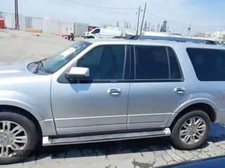 2011 Ford Expedition Limited z VIN 1FMJU2A54BEF43559, wystawiony jako IAAI lot #42294213 z przebiegiem 153 030 mil mil oraz . Historia ofert i sprzedaży dostępna na DreamBid. Obrazek 14.