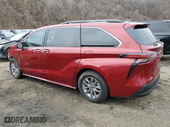 2022 Toyota Sienna XLE with VIN 5TDYRKEC8NS130037, listed as a Copart auction lot 48022555 with 31,357 mi miles and Salvage Title. Bid and sale history available at carsss.com. Image 2.