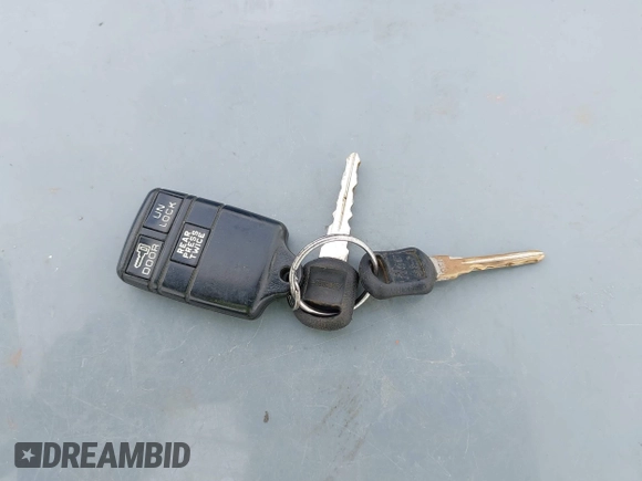 1996 GMC Suburban z VIN 1GKFK16ROTJ725925, wystawiony jako IAAI lot #42244433 z przebiegiem 123 837 mil mil oraz . Historia ofert i sprzedaży dostępna na DreamBid. Obrazek 11.