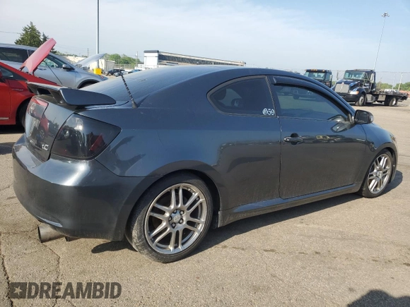 2008 Scion tC Spec z VIN JTKDE167X80254624, wystawiony jako Copart lot #57337755 z przebiegiem 205 339 mil mil oraz Szkoda całkowita • Salvage title. Historia ofert i sprzedaży dostępna na DreamBid. Obrazek 3.