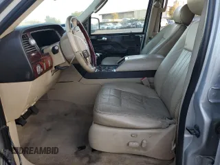 2005 Lincoln Navigator Luxury with VIN 5LMFU27565LJ02977, listed as a Copart auction lot 84106204 with 181,795 mi miles and Salvage Title. Bid and sale history available at carsss.com. Image 7.