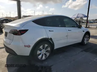 2024 Tesla Model Y Long Range with VIN 7SAYGDEE2RF090540, listed as a Copart auction lot 56684505 with 18,261 mi miles and Salvage title. Bid and sale history available at DreamBid. Image 3.