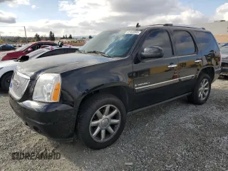 2008 GMC Yukon Denali z VIN 1GKFK63878J187742, wystawiony jako Copart lot #42462895 z przebiegiem 133 468 mil mil oraz Tytuł czysty. Historia ofert i sprzedaży dostępna na DreamBid. Obrazek 1.