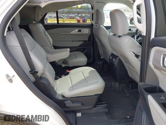2025 Ford Explorer Active z VIN 1FMUK8DH3SGA67689, wystawiony jako IAAI lot #42134141 z przebiegiem 3 920 mil mil oraz . Historia ofert i sprzedaży dostępna na DreamBid. Obrazek 8.