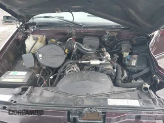 1997 GMC Yukon with VIN 1GKEK13R0VJ755574, listed as a IAAI auction lot 41158932 with 212,668 mi miles. Bid and sale history available at carsss.com. Image 10.
