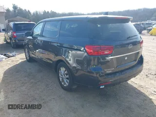 2020 Kia Sedona LX with VIN KNDMB5C13L6617567, listed as a IAAI auction lot 41774812 with 68,500 mi miles. Bid and sale history available at carsss.com. Image 3.