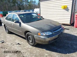 1998 Nissan Altima XE with VIN 1N4DL01D3WC239095, listed as a IAAI auction lot 41416191 with 173,071 mi miles. Bid and sale history available at carsss.com. Image 1.