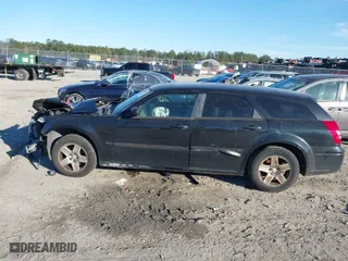 2005 Dodge Magnum SE with VIN 2D4FV48V35H581809, listed as a IAAI auction lot 41261089 with 1 mi miles. Bid and sale history available at carsss.com. Image 14.