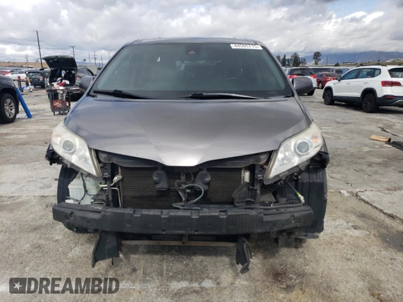 2020 Toyota Sienna XLE Auto Access Seat with VIN 5TDYZ3DC5LS054345, listed as a Copart auction lot 44505715 with 261,275 mi miles and Salvage Title. Bid and sale history available at carsss.com. Image 5.