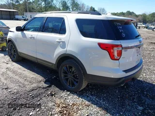 2018 Ford Explorer XLT z VIN 1FM5K7D86JGC51540, wystawiony jako IAAI lot #41572752 z przebiegiem 118 414 mil mil oraz . Historia ofert i sprzedaży dostępna na DreamBid. Obrazek 3.