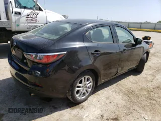 2016 Scion iA z VIN 3MYDLBZV8GY112646, wystawiony jako Copart lot #51481723 z przebiegiem 98 781 mil mil oraz . Historia ofert i sprzedaży dostępna na DreamBid. Obrazek 3.