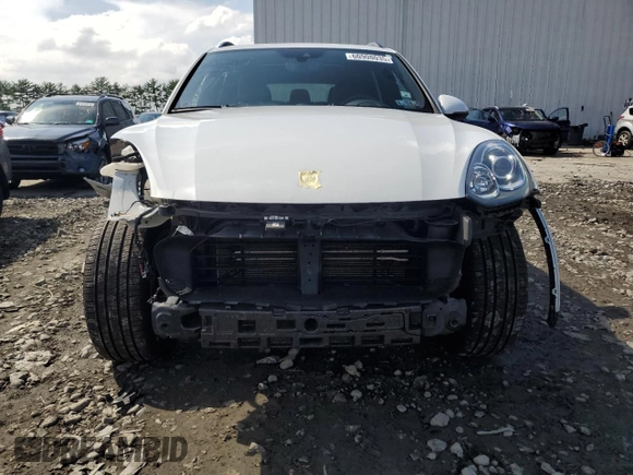 2017 Porsche Cayenne z VIN WP1AA2A23HKA80342, wystawiony jako Copart lot #60908035 z przebiegiem 61 583 mil mil oraz Szkoda całkowita • Salvage title. Historia ofert i sprzedaży dostępna na DreamBid. Obrazek 5.
