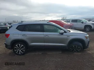 2024 Volkswagen Taos SE z VIN 3VVSX7B23RM047661, wystawiony jako IAAI lot #41609371 z przebiegiem 16 038 mil mil oraz . Historia ofert i sprzedaży dostępna na DreamBid. Obrazek 12.