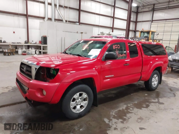 2006 Toyota Tacoma with VIN 5TEUU42N56Z312457, listed as a IAAI auction lot 41413847 with 82,944 mi miles. Bid and sale history available at carsss.com. Image 2.