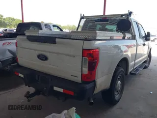 2017 Ford F-250 XLT с VIN 1FT7X2A65HEC33329, выставлен на аукционе IAAI как лот 42350771 с пробегом 153 596 миль миль и . История ставок и продаж доступна на DreamBid. Изображение 4.