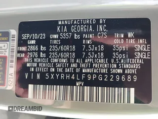 2023 Kia Sorento EX z VIN 5XYRH4LF9PG229689, wystawiony jako IAAI lot #41893442 z przebiegiem 17 906 mil mil oraz . Historia ofert i sprzedaży dostępna na DreamBid. Obrazek 9.
