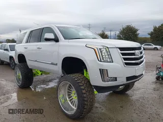 2020 Cadillac Escalade Luxury z VIN 1GYS3BKJ6LR124477, wystawiony jako IAAI lot #41471894 z przebiegiem 42 439 mil mil oraz . Historia ofert i sprzedaży dostępna na DreamBid. Obrazek 1.