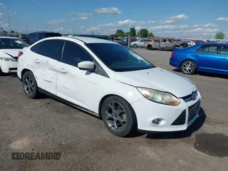 2012 Ford Focus SE z VIN 1FAHP3F20CL172515, wystawiony jako IAAI lot #42255636 z przebiegiem 155 393 mil mil oraz . Historia ofert i sprzedaży dostępna na DreamBid. Obrazek 1.