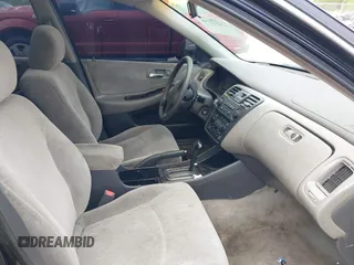 2002 Honda Accord SE z VIN 1HGCG668X2A171099, wystawiony jako IAAI lot #42081358 z przebiegiem 215 915 mil mil oraz . Historia ofert i sprzedaży dostępna na DreamBid. Obrazek 5.
