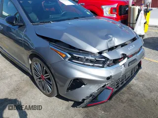 2024 Kia Forte GT z VIN 3KPF44AC7RE802984, wystawiony jako IAAI lot #42147389 z przebiegiem 7018 mil mil oraz . Historia ofert i sprzedaży dostępna na DreamBid. Obrazek 17.