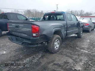 2018 Toyota Tacoma SR z VIN 5TFSX5EN6JX060153, wystawiony jako IAAI lot #41566129 z przebiegiem 33 669 mil mil oraz . Historia ofert i sprzedaży dostępna na DreamBid. Obrazek 4.