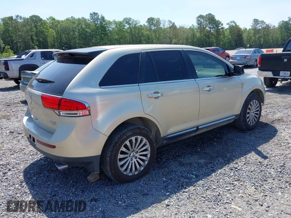 2011 Lincoln MKX z VIN 2LMDJ6JK0BBJ07844, wystawiony jako IAAI lot #42468410 z przebiegiem 207 298 mil mil oraz . Historia ofert i sprzedaży dostępna na DreamBid. Obrazek 4.