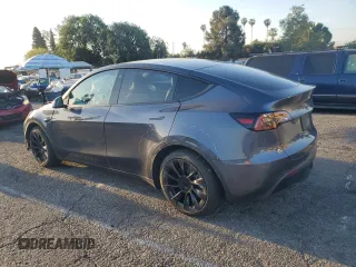 2022 Tesla Model Y Long Range z VIN 7SAYGAEE9NF366382, wystawiony jako Copart lot #52179515 z przebiegiem 41 654 mil mil oraz Szkoda całkowita • Salvage title. Historia ofert i sprzedaży dostępna na DreamBid. Obrazek 2.