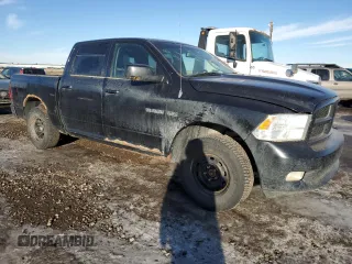2009 Dodge 1500 Laramie z VIN 1D3HV13T89S714354, wystawiony jako Copart lot #87633735 z przebiegiem 323 197 mil mil oraz Czysty tytuł • Clean title. Historia ofert i sprzedaży dostępna na DreamBid. Obrazek 4.