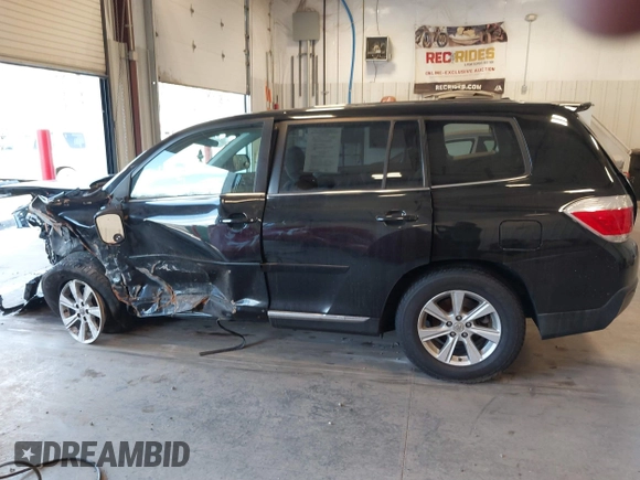 2011 Toyota Highlander z VIN 5TDBK3EH5BS072184, wystawiony jako IAAI lot #41549319 z przebiegiem 133 428 mil mil oraz . Historia ofert i sprzedaży dostępna na DreamBid. Obrazek 14.