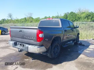 2017 Toyota Tundra 2WD SR5 with VIN 5TFEW5F18HX227330, listed as a IAAI auction lot 41972095 with 92,287 mi miles. Bid and sale history available at carsss.com. Image 4.