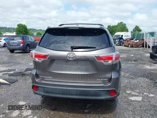 2014 Toyota Highlander XLE z VIN 5TDJKRFH6ES006521, wystawiony jako IAAI lot #42289374 z przebiegiem 62 916 mil mil oraz . Historia ofert i sprzedaży dostępna na DreamBid. Obrazek 17.