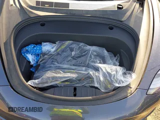 2022 Tesla Model 3 Long Range z VIN 5YJ3E1EB2NF183893, wystawiony jako IAAI lot #42130396 z przebiegiem 25 552 mil mil oraz . Historia ofert i sprzedaży dostępna na DreamBid. Obrazek 10.