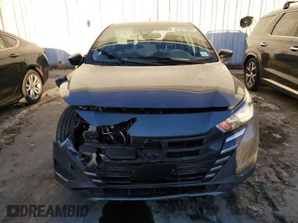 2023 Nissan Versa S z VIN 3N1CN8DV4PL872667, wystawiony jako Copart lot #87870005 z przebiegiem 17 702 mil mil oraz Szkoda całkowita • Salvage title. Historia ofert i sprzedaży dostępna na DreamBid. Obrazek 5.