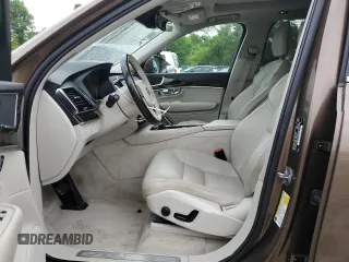 2016 Volvo XC90 T6 Momentum z VIN YV4A22PK6G1032633, wystawiony jako Copart lot #56704495 z przebiegiem 179 836 mil mil oraz Tytuł czysty. Historia ofert i sprzedaży dostępna na DreamBid. Obrazek 7.