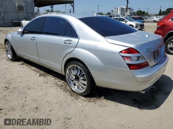 2007 Mercedes-Benz S 550 z VIN WDDNG71XX7A038691, wystawiony jako Copart lot #61536005 z przebiegiem 189 565 mil mil oraz Czysty tytuł • Clean title. Historia ofert i sprzedaży dostępna na DreamBid. Obrazek 2.