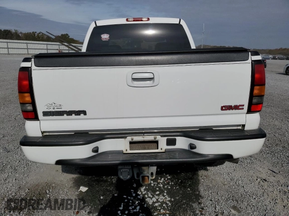 2005 GMC Sierra Denali z VIN 2GTEK63N051284302, wystawiony jako Copart lot #88031695 z przebiegiem 150 006 mil mil oraz Szkody całkowita. Historia ofert i sprzedaży dostępna na DreamBid. Obrazek 6.