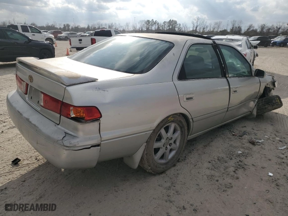 2000 Toyota Camry CE with VIN JT2BG22K1Y0443065, listed as a Copart auction lot 43620775 with 138,329 mi miles and Salvage Title. Bid and sale history available at carsss.com. Image 3.