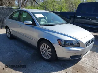 2005 Volvo S40 with VIN YV1MS382552051731, listed as a IAAI auction lot 41991299 with 227,787 mi miles. Bid and sale history available at carsss.com. Image 1.