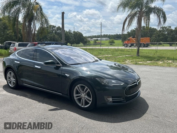 2014 Tesla Model S 60 z VIN 5YJSA1H11EFP44322, wystawiony jako Copart lot #59038135 z przebiegiem 146 015 mil mil oraz Czysty tytuł • Clean title. Historia ofert i sprzedaży dostępna na DreamBid. Obrazek 1.