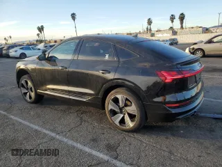 2021 Audi e-tron Sportback Prestige z VIN WA13ABGE7MB040149, wystawiony jako Copart lot #89213745 z przebiegiem 13 496 mil mil oraz Szkody całkowita. Historia ofert i sprzedaży dostępna na DreamBid. Obrazek 2.
