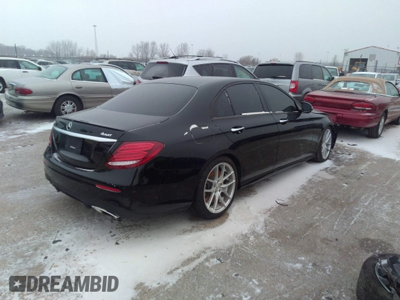 2019 Mercedes-Benz E 450 with VIN WDDZF6JBXKA578859, listed as a IAAI auction lot 35463261 with 32,553 mi miles and . Bid and sale history available at DreamBid. Image 4.