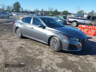2023 Nissan Altima SV z VIN 1N4BL4DV0PN398701, wystawiony jako IAAI lot #41315684 z przebiegiem 24 595 mil mil oraz . Historia ofert i sprzedaży dostępna na DreamBid. Obrazek 1.