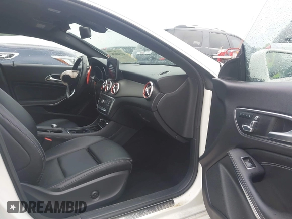 2017 Mercedes-Benz CLA 250 z VIN WDDSJ4EB8HN447834, wystawiony jako IAAI lot #41940656 z przebiegiem 84 132 mil mil oraz . Historia ofert i sprzedaży dostępna na DreamBid. Obrazek 5.