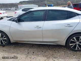 2018 Nissan Maxima Platinum with VIN 1N4AA6AP3JC407381, listed as a IAAI auction lot 41811375 with 88,439 mi miles. Bid and sale history available at carsss.com. Image 15.