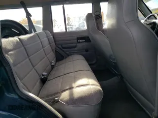 1996 Jeep Cherokee SE z VIN 1J4FJ28S6TL184205, wystawiony jako Copart lot #77558034 z przebiegiem 195 000 mil mil oraz Tytuł czysty. Historia ofert i sprzedaży dostępna na DreamBid. Obrazek 11.