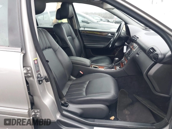 2007 Mercedes-Benz C 280 Luxury z VIN WDBRF92HX7F871684, wystawiony jako IAAI lot #41461023 z przebiegiem 176 038 mil mil oraz . Historia ofert i sprzedaży dostępna na DreamBid. Obrazek 5.