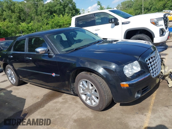 2007 Chrysler 300 C z VIN 2C3LA63H87H762789, wystawiony jako IAAI lot #42253938 z przebiegiem 133 172 mil mil oraz . Historia ofert i sprzedaży dostępna na DreamBid. Obrazek 1.