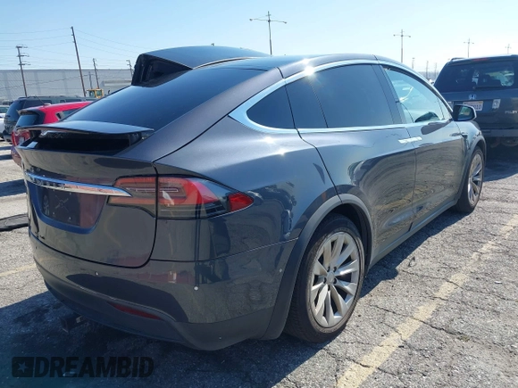 2016 Tesla Model X 70D z VIN 5YJXCAE25GF018477, wystawiony jako IAAI lot #42208404 z przebiegiem 99 380 mil mil oraz . Historia ofert i sprzedaży dostępna na DreamBid. Obrazek 4.