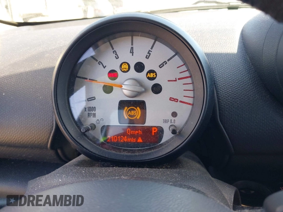 2013 MINI Countryman S z VIN WMWZC3C52DWP22139, wystawiony jako IAAI lot #42060025 z przebiegiem 210 124 mil mil oraz . Historia ofert i sprzedaży dostępna na DreamBid. Obrazek 7.