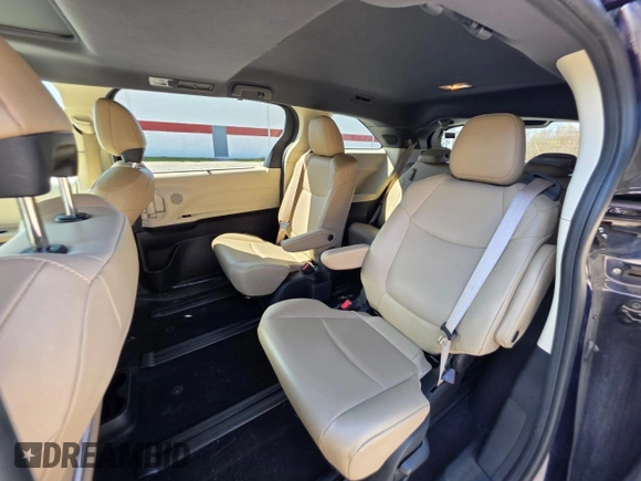 2021 Toyota Sienna XLE with VIN 5TDJSKFC6MS013236, listed as a Copart auction lot 54689625 with 182,315 mi miles and Clean Title. Bid and sale history available at carsss.com. Image 6.
